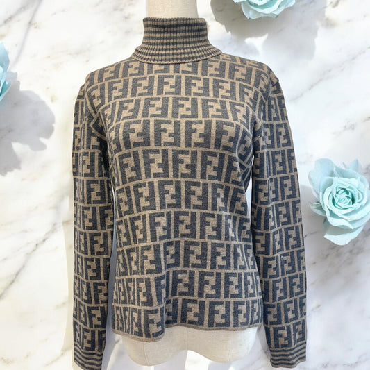 良品✨フェンディ ズッカ柄 ハイネックニット カーキー